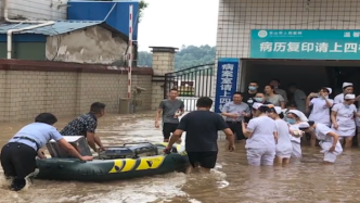 洪水倒灌，四川乐山一医院3小时抢运两百箱病历：每箱80斤