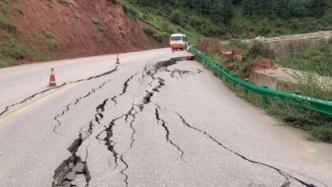 青海张孟公路发生路基半幅下沉滑移，已下沉60厘米