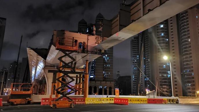 上海北横通道关键节点吊装最高点钢梁，计划明年6月通车