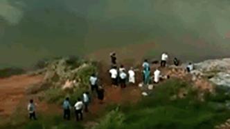 广西梧州一家长带三名小学生江边玩水，3名儿童均不幸溺亡