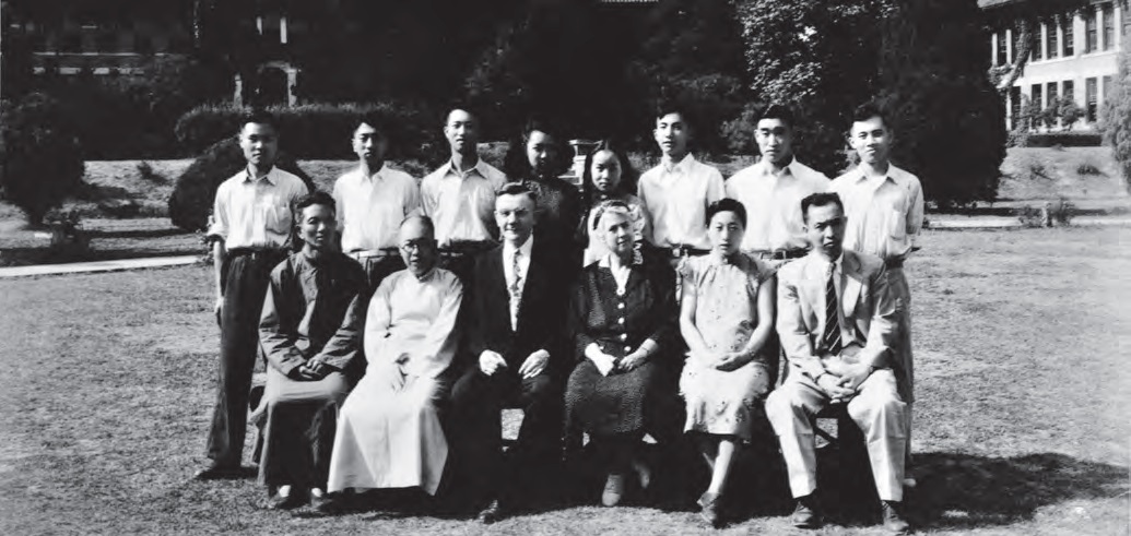 1950年送别贝德士合影，陈恭禄（前排左二）与贝德士（前排左三）、王绳祖（前排右一）