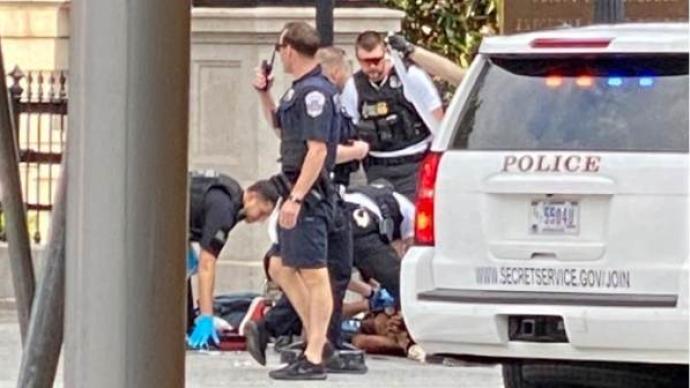 美特勤人員槍擊非裔男子,將梳子看成了武器