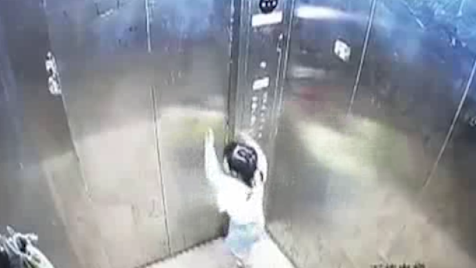 株洲3岁女童独自进电梯，被发现时已坠楼身亡