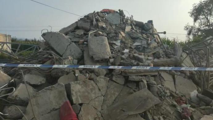 山西襄汾饭店坍塌事故现场建围挡