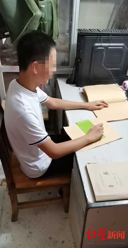 李某洲