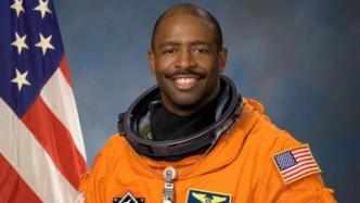 美国非裔退役宇航员：不怕去太空，但怕被警察拦下