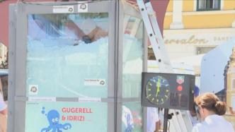 奥地利男子置身冰块超150分钟，创世界纪录