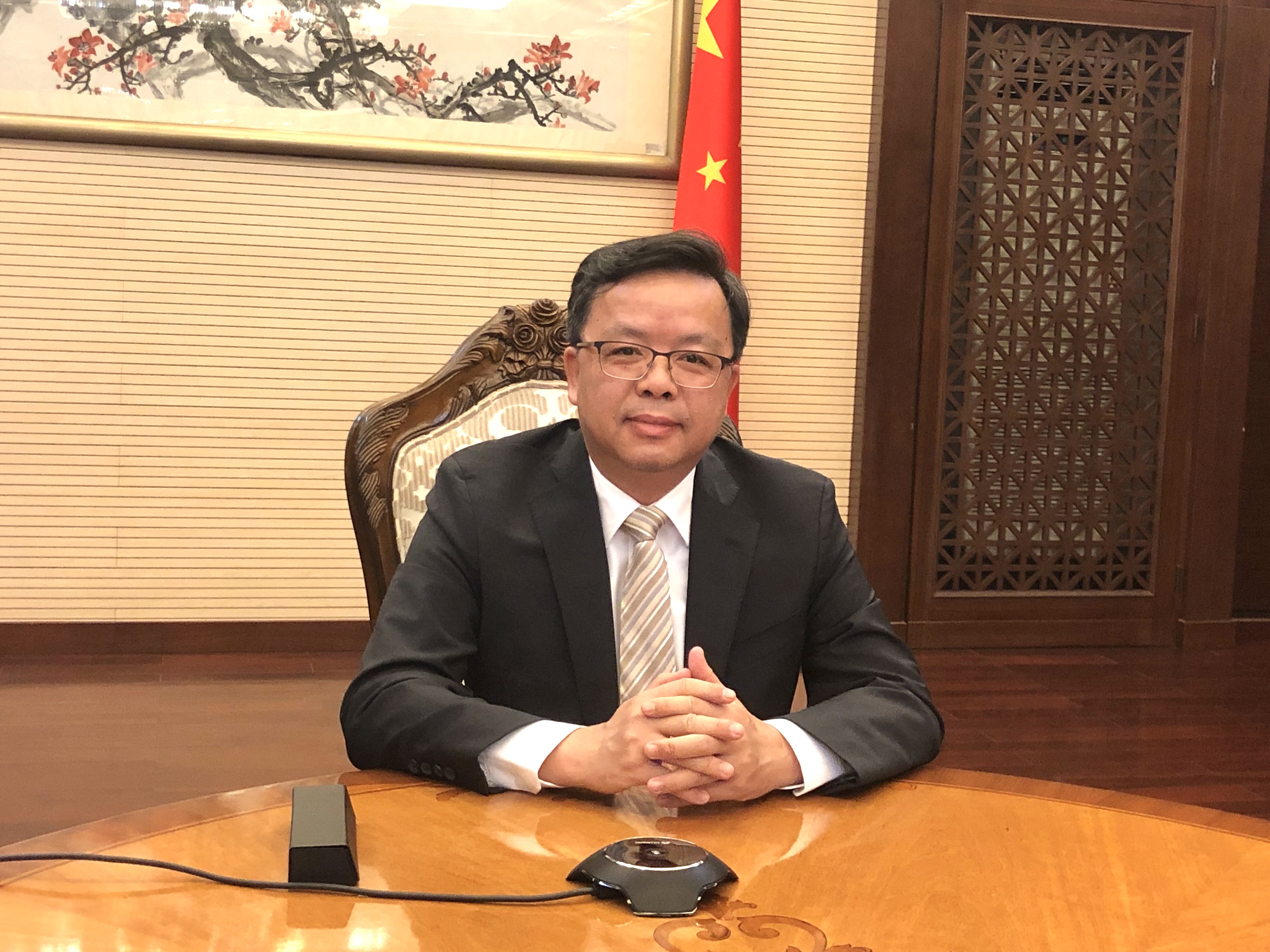 菲律宾财长将排除各种干扰因素与中方密切合作