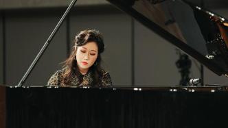 面对陆家嘴的金融精英，钢琴家解静娴开了场中国作品音乐会