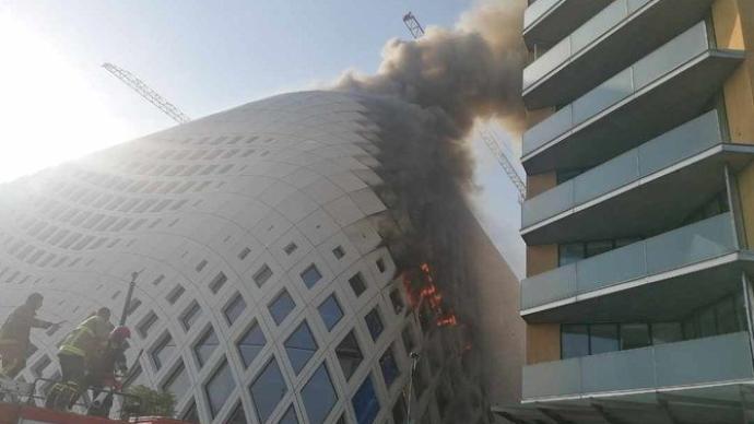 黎巴嫩首都市中心一建筑起火，暂无人伤亡