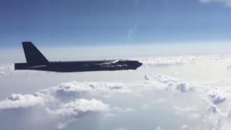 俄罗斯战机黑海上空拦截3架美军轰炸机