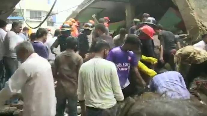 印度一幢3層公寓樓發(fā)生坍塌，已致10死