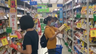广州沃尔玛姜汁撞奶被检出受污染，记者走访发现商品仍有售卖