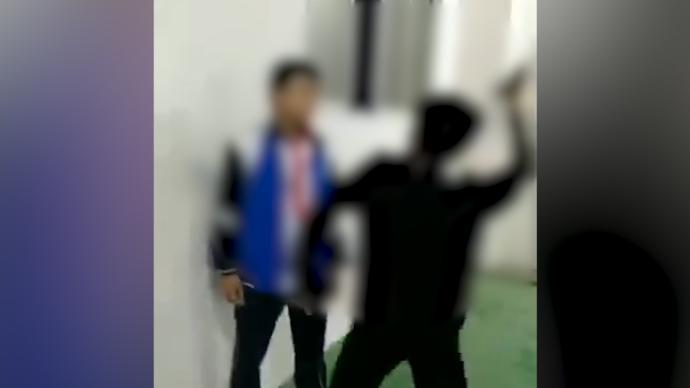 贵州一学生被同校学生持棍殴打，因争抢球桌起争执