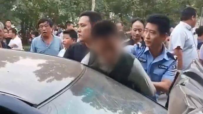 男子駕車肇事致四人受傷,被控制后威脅民警“吃槍子”