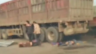 河南许昌一校车与大货车相撞：车上有多名幼儿，多人紧急送医