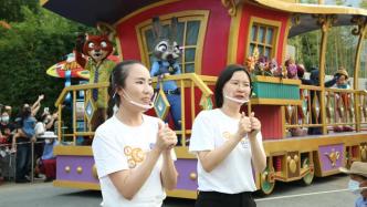 听障游客的福音！上海迪士尼乐园花车巡游有中文手语翻译了