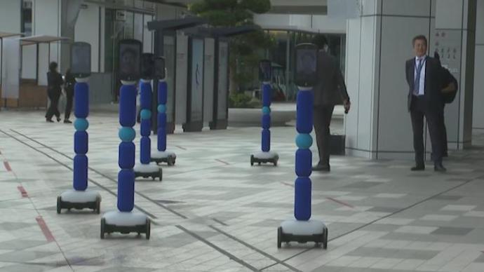 日本信息服务机器人，可自由行走远程遥控