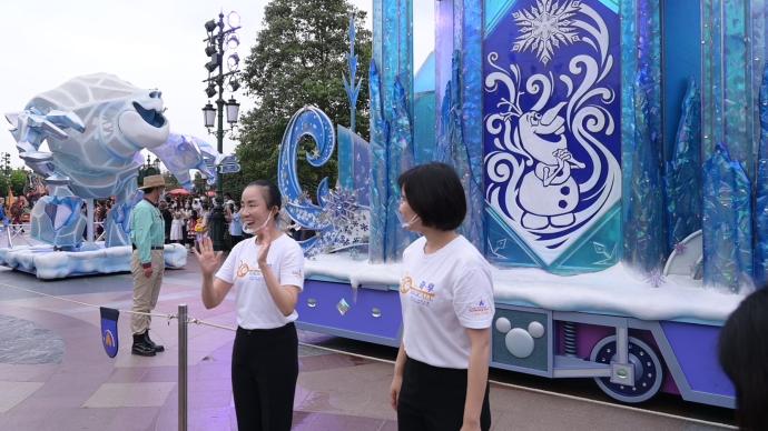迪士尼花车巡游推中文手语翻译，听障游客的新福音