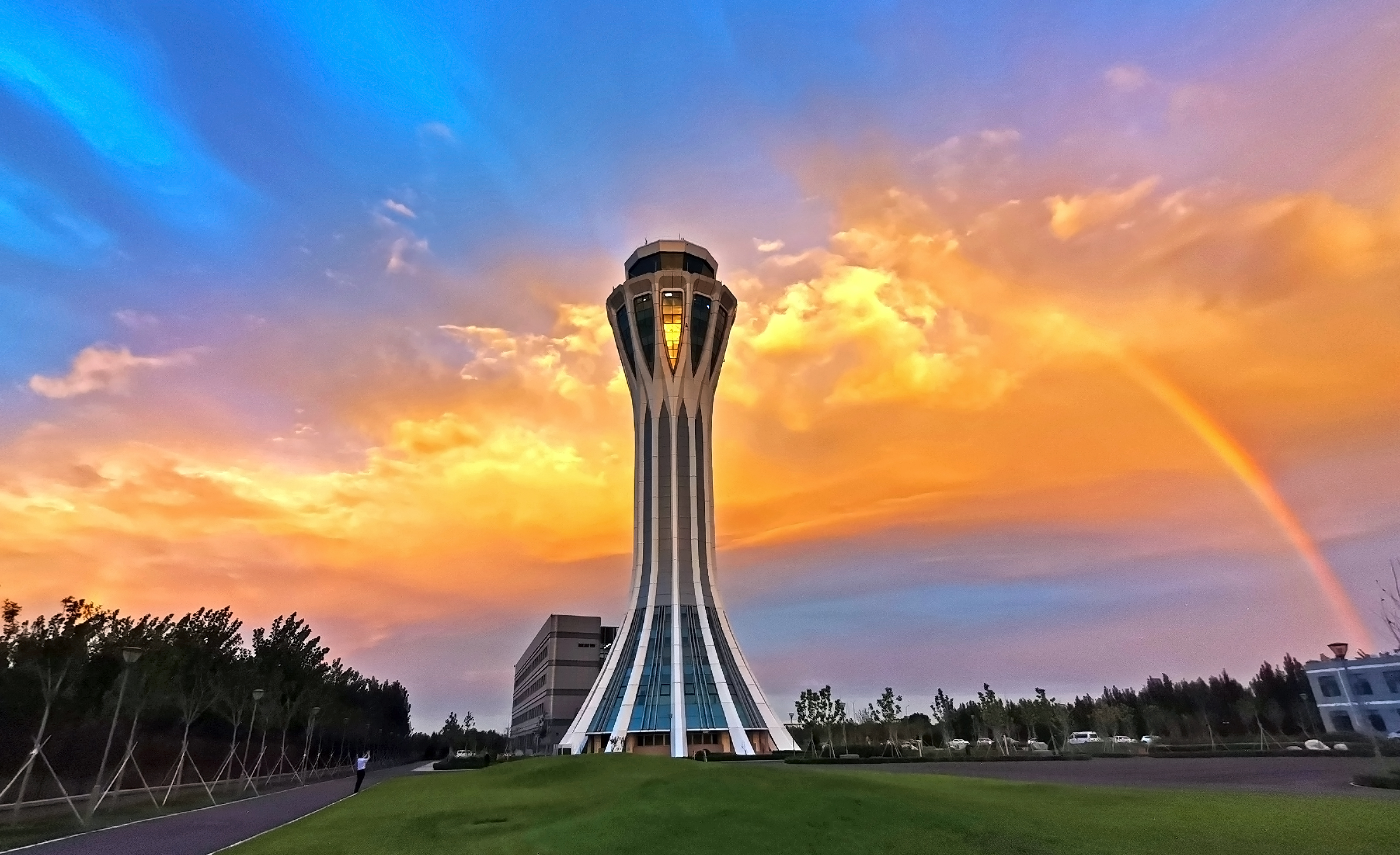 北京大兴机场投运一周年东塔台正式运行迈入双塔时代