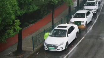 违停汽车影响清扫，上海清洁工扎破十余辆汽车轮胎获刑