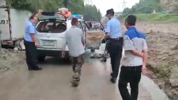 两男子伪装成外卖员盗窃，警方追缴硬币30余斤