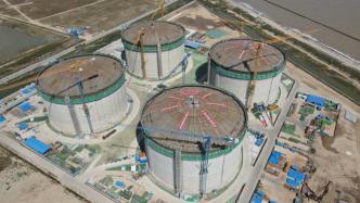 国内最大LNG储罐成功升顶，由中国自主设计、自主建造