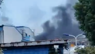 突发！上海一化工材料公司发生火灾