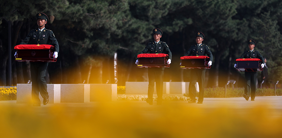 9月27日，志愿军烈士的遗骸抵达沈阳抗美援朝烈士陵园。-3.JPG