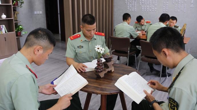 企業(yè)捐5萬元建書吧:為戰(zhàn)士豐富文化生活