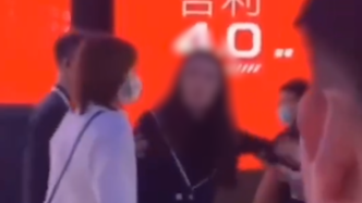 北京车展一女子哭诉被蒙黑布抬走，吉利：系第三方礼仪接待
