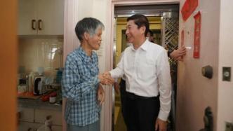 骆惠宁到社区看望慰问香港市民，关注疫情、住房、收入等问题
