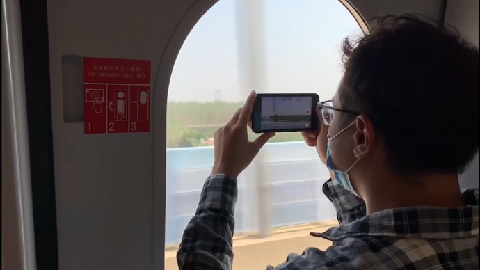 坐高铁看中国丨铁路职工拍视频记录返乡：骄傲自己是铁路人