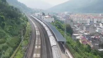 坐高铁看中国｜成昆铁路：穿行在大凉山的扶贫“慢火车”