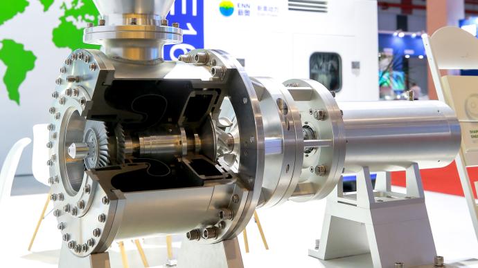 17:26 来源:澎湃新闻 先立足国内现有材料和装备水平实现微型燃气轮机