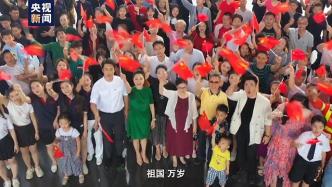 高燃“快闪”！深圳市民引吭高歌《我的祖国》向祖国深情告白