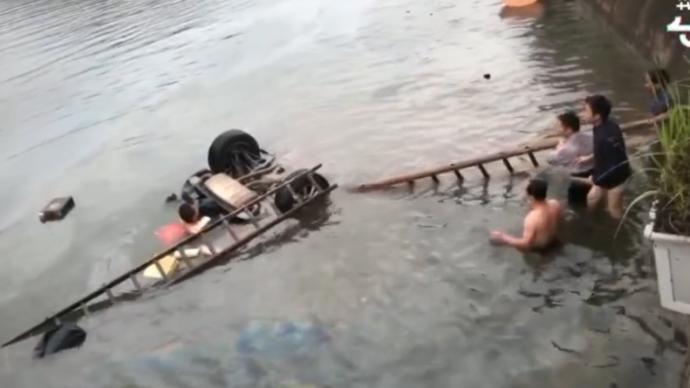 武汉一副区长与企业家自驾途中意外身亡，车辆倒翻河中