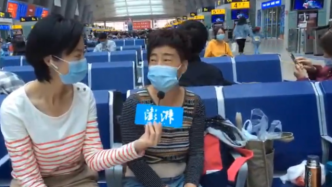 坐高铁看中国丨假期最后一天，北京阿姨等儿子下班去旅游