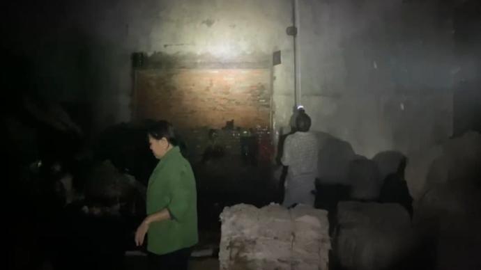 紡織廠突發(fā)火災(zāi),消防趕到前職工沉著滅火
