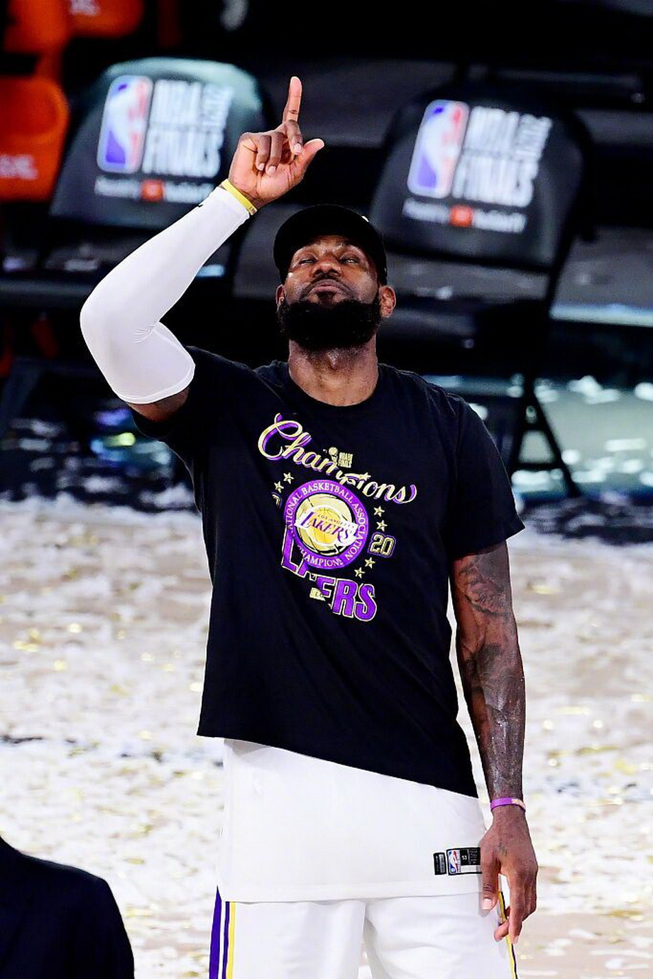 夺冠瞬间·湖人为科比而战|沃格尔:詹姆斯是全宇宙最佳球员