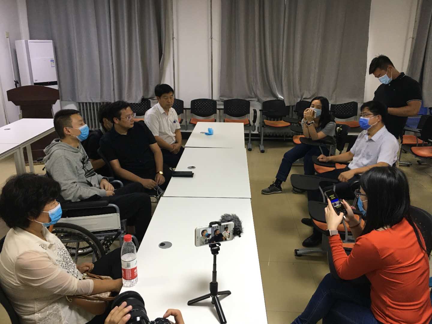 错换人生28年小伙谈赴出生医院调查为还家人一个真相