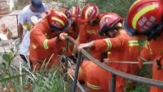 游客受伤被困深山，救援人员5小时艰难营救