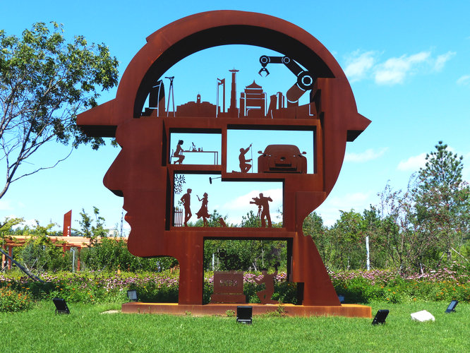 城市雕塑用独特的符号绘就北国春城的文化故事