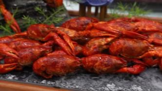 龙虾宴亮相食博会，50斤小龙虾做15道菜售价5000元