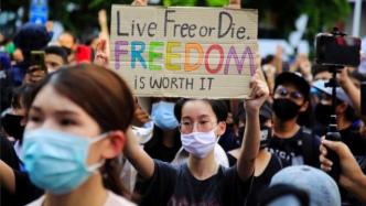 直播录像丨泰国反政府示威已持续6天，2名抗议领袖获保释