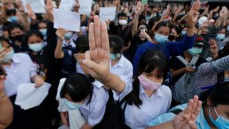泰国示威者要求政府回应2项新诉求，否则将“准备惊喜”