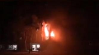 广州大学学生宿舍起火，燃烧物为床被