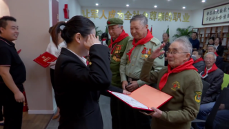 上海首个红色文化馆开馆，退役老兵捐出珍藏的荣誉勋章等