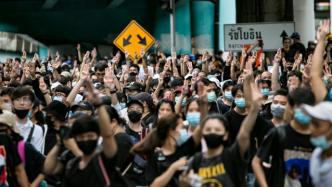 直播录像丨泰国反政府示威愈演愈烈，学生领袖获保释后再被捕