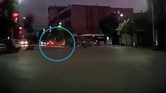 揭阳街头发生交通事故：连撞8车致1人死亡